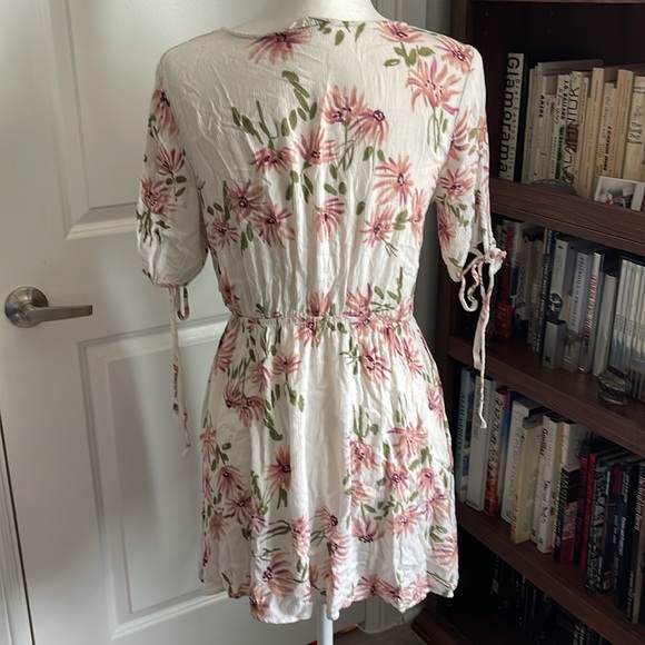 cute floral beachy short sleeve dress - Picture 5 of 6
